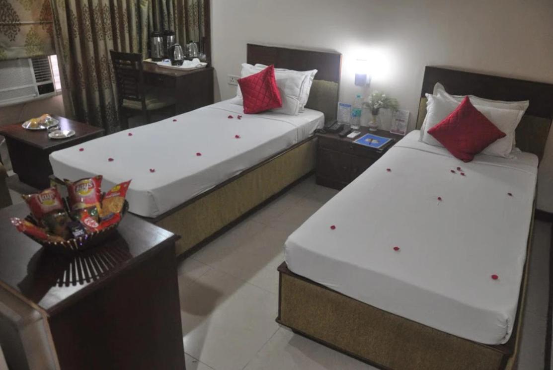 The Presidency Hotel Bhubaneswar Exterior foto