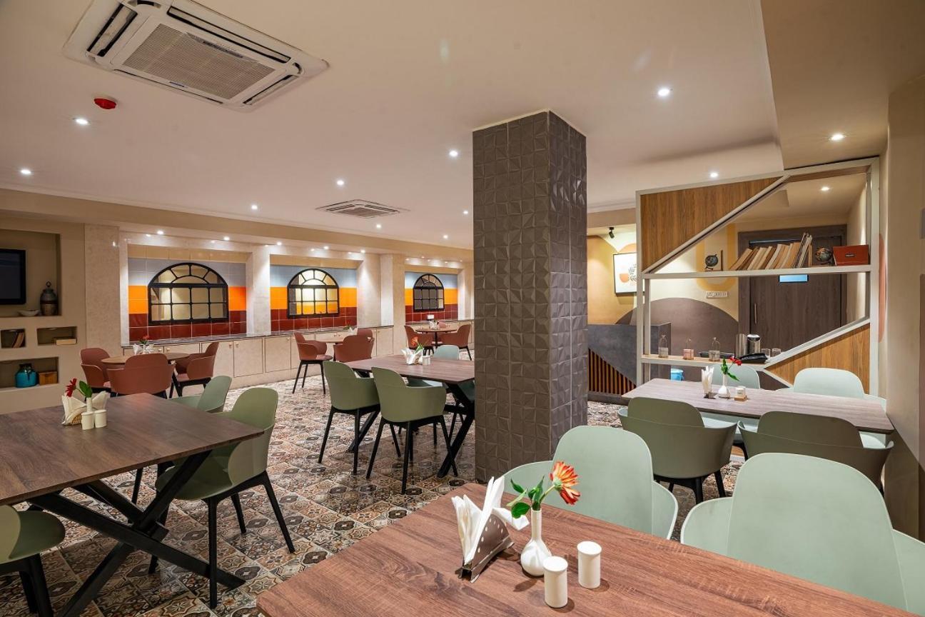 The Presidency Hotel Bhubaneswar Exterior foto