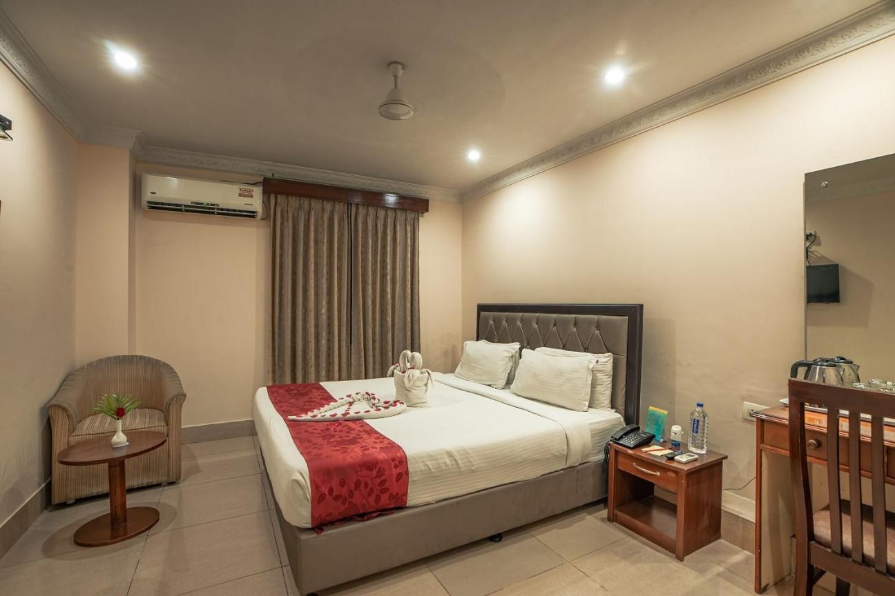 The Presidency Hotel Bhubaneswar Exterior foto
