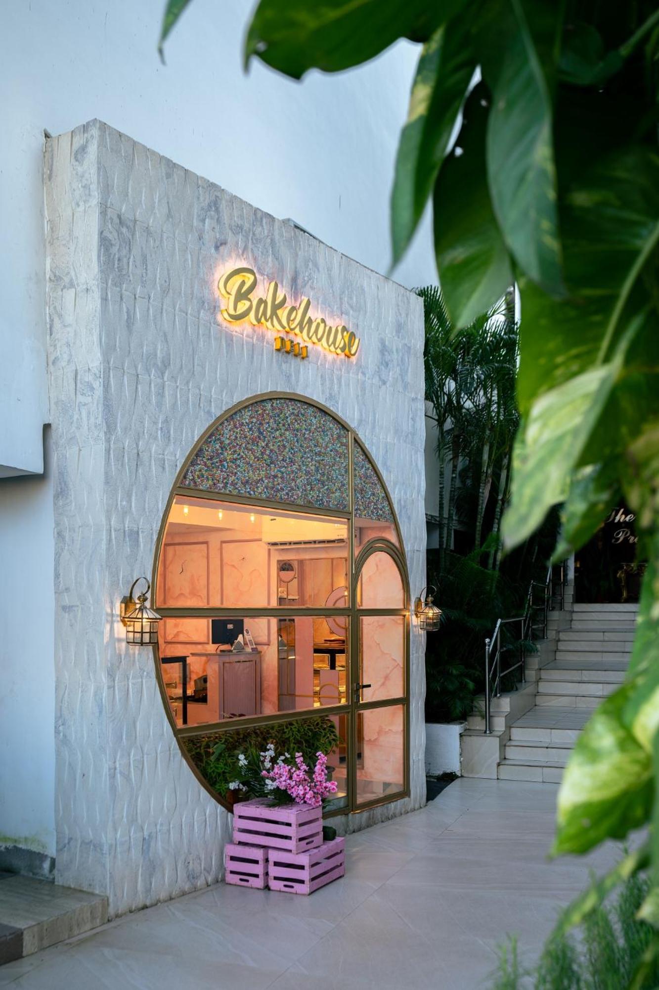 The Presidency Hotel Bhubaneswar Exterior foto