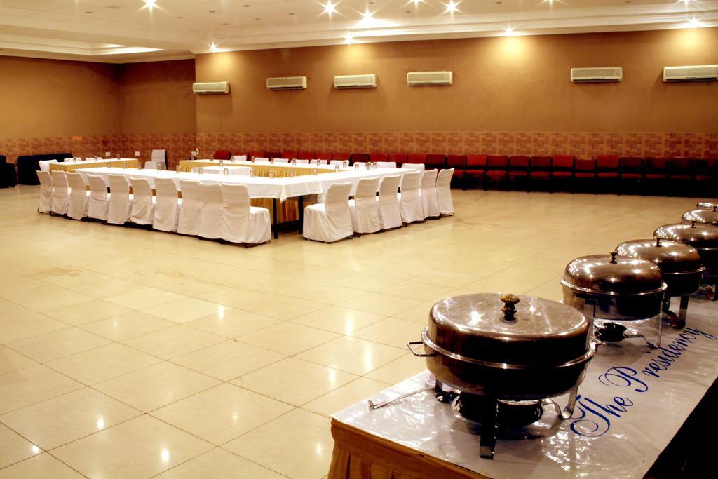 The Presidency Hotel Bhubaneswar Exterior foto