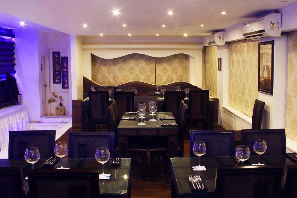 The Presidency Hotel Bhubaneswar Exterior foto