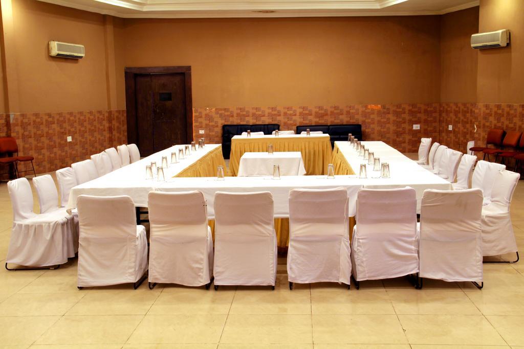 The Presidency Hotel Bhubaneswar Exterior foto