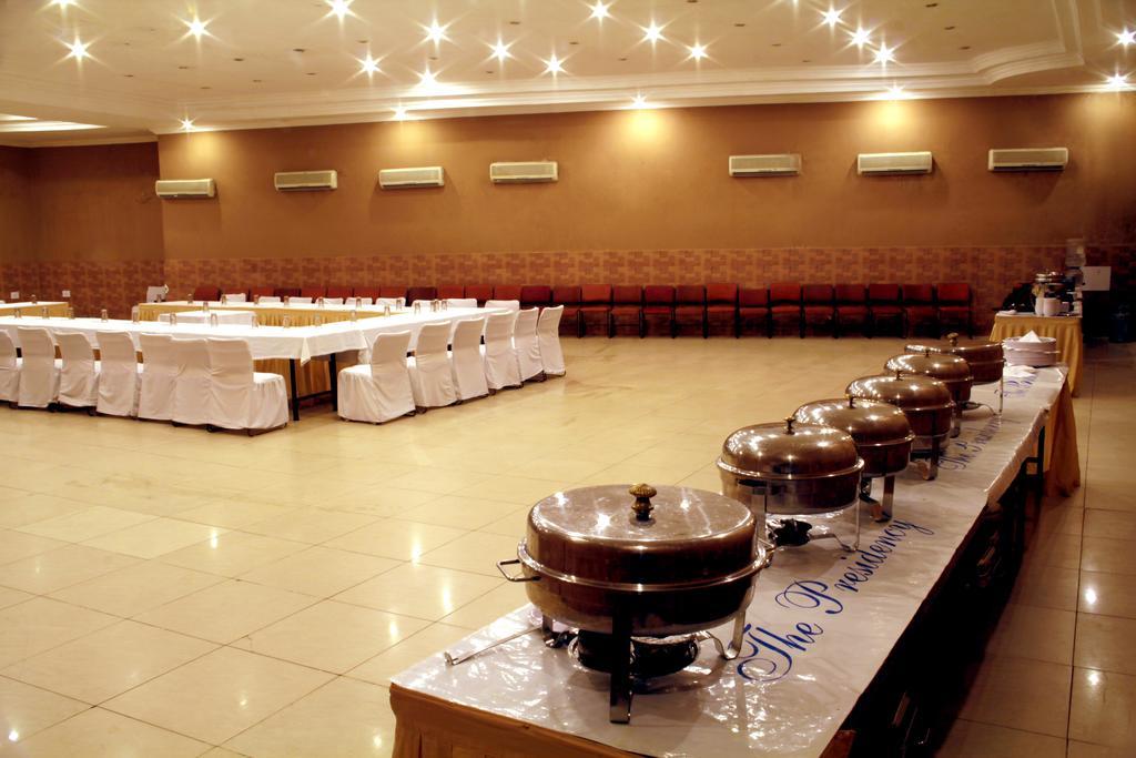 The Presidency Hotel Bhubaneswar Exterior foto