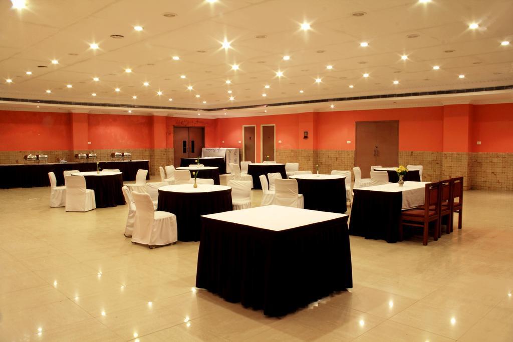The Presidency Hotel Bhubaneswar Exterior foto