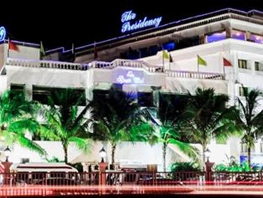 The Presidency Hotel Bhubaneswar Exterior foto
