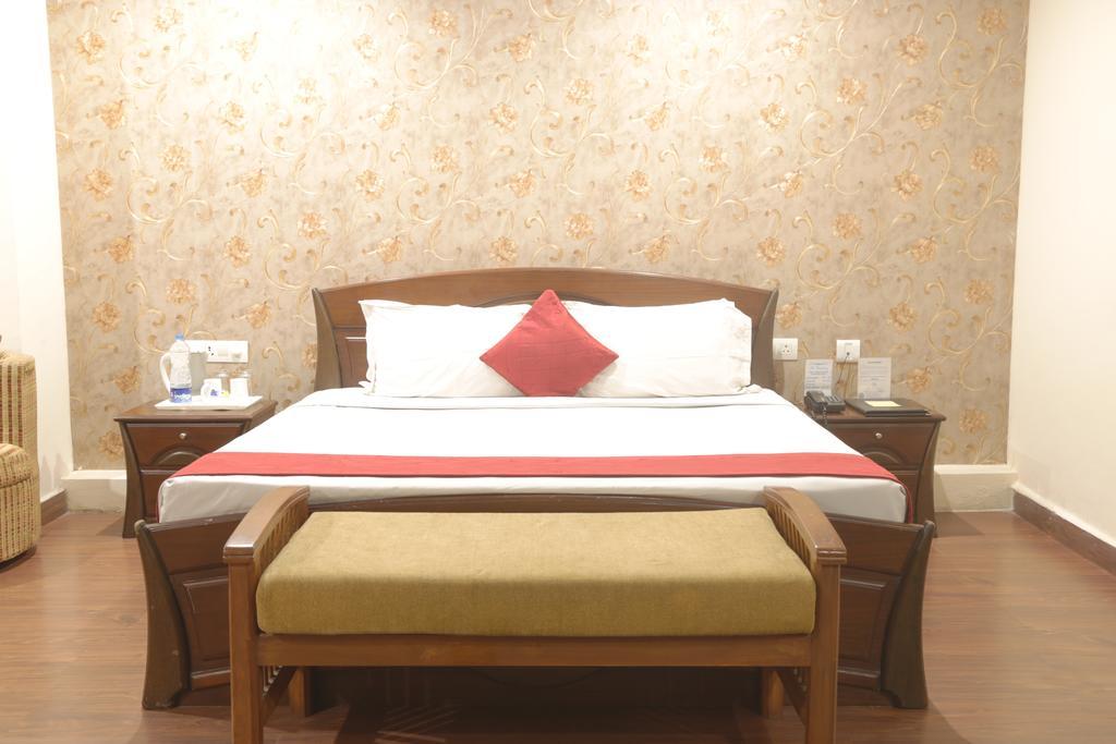The Presidency Hotel Bhubaneswar Exterior foto