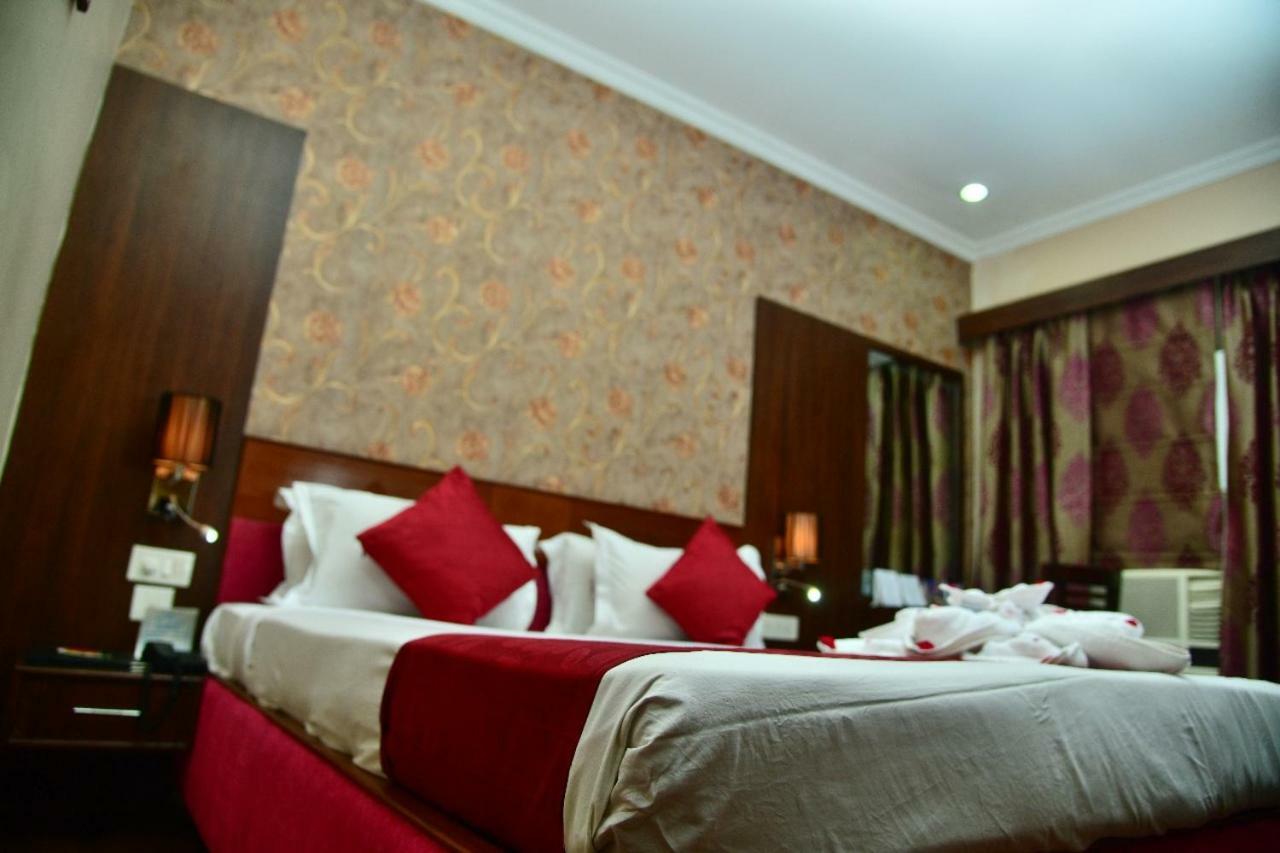 The Presidency Hotel Bhubaneswar Exterior foto