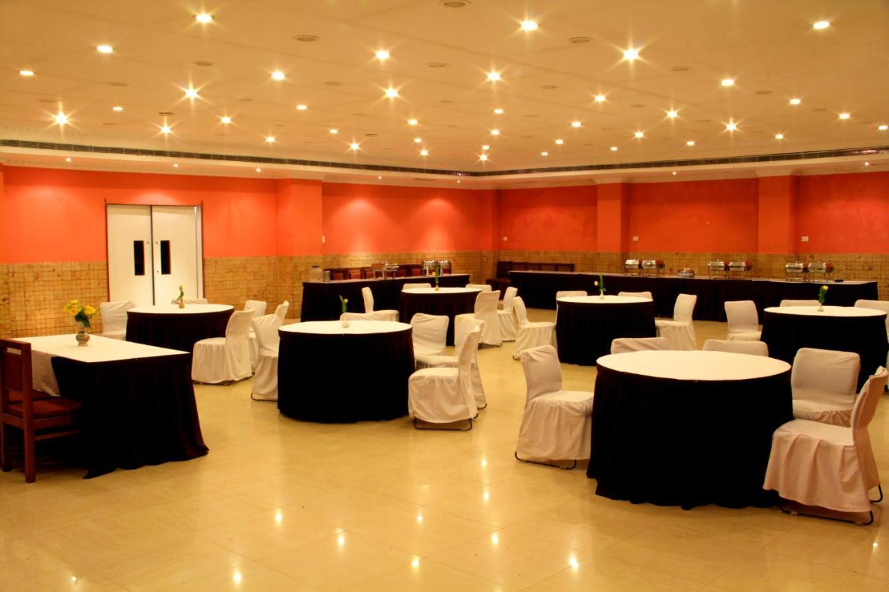The Presidency Hotel Bhubaneswar Exterior foto